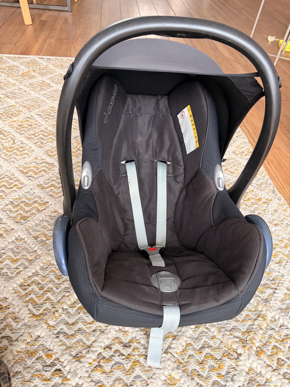 Maxi Cosi + base