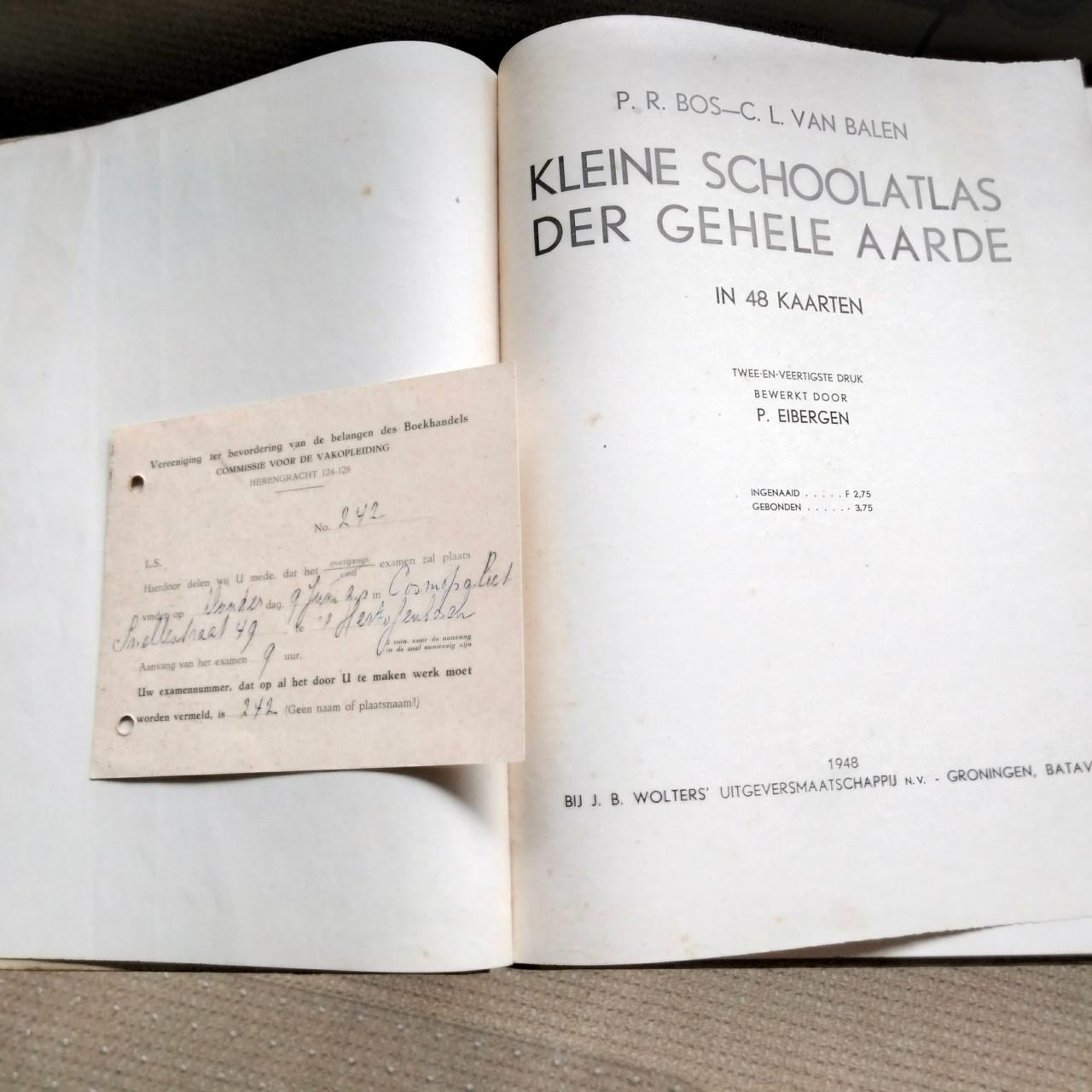 Kleine schoolatlas der gehele aarde.