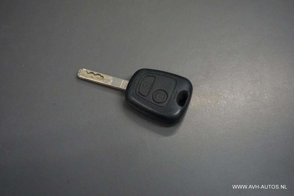 Peugeot 107 1.0-12v xs