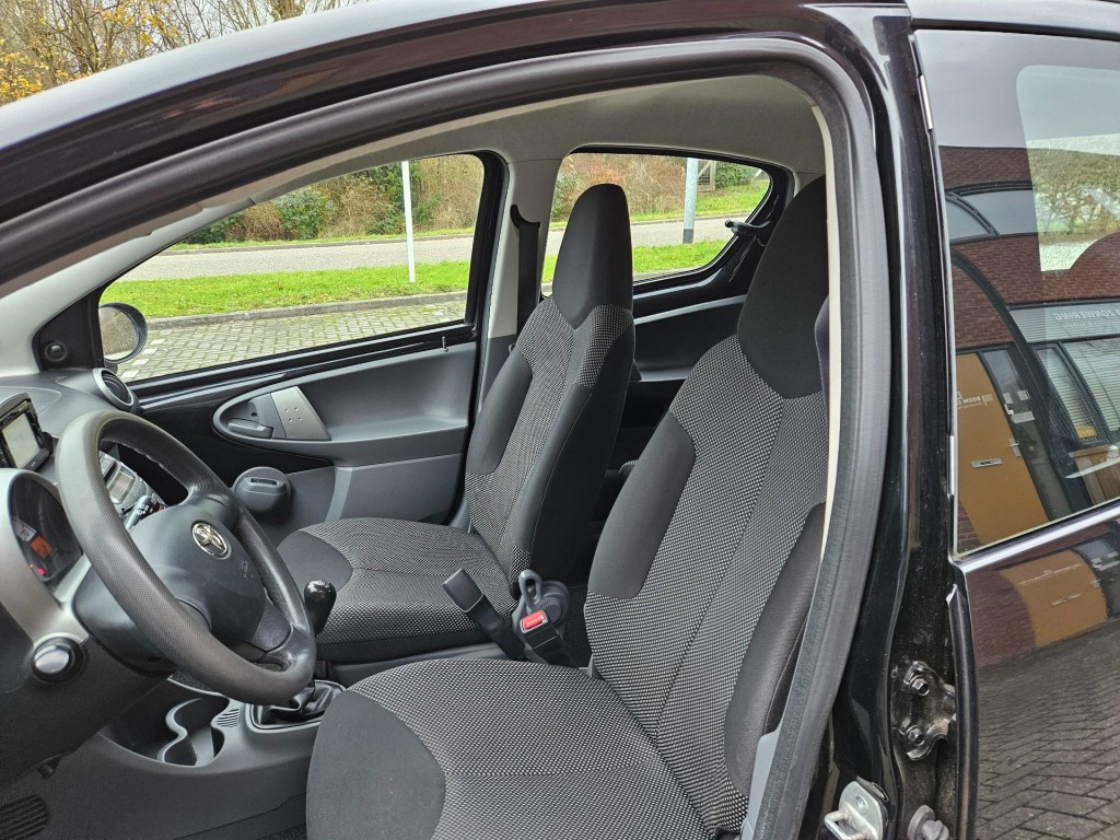 Toyota Aygo navigator 1.0 vvti 5drs/airco/nap/dealer ond.