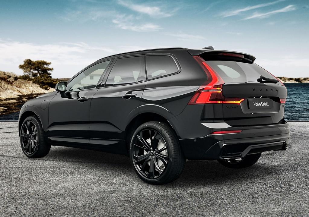 Volvo XC60 plus black edition recharge 360 camera
