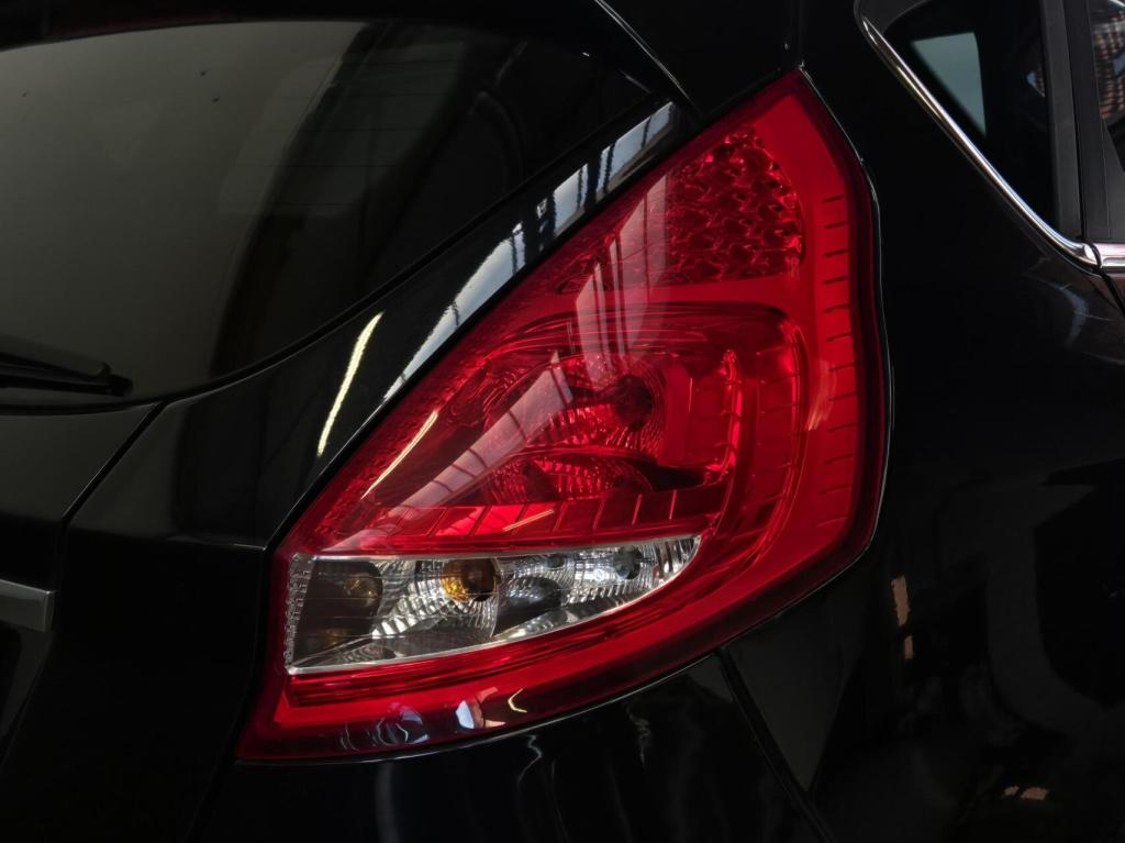 Ford Fiesta 1.4 titanium / automaat / nieuwe distriebutieriem