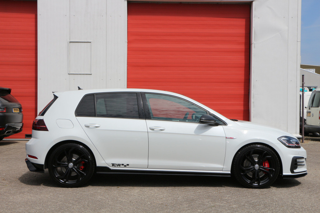 Volkswagen Golf 2.0 tsi gti tcr | akrapovic | pano | discover pro