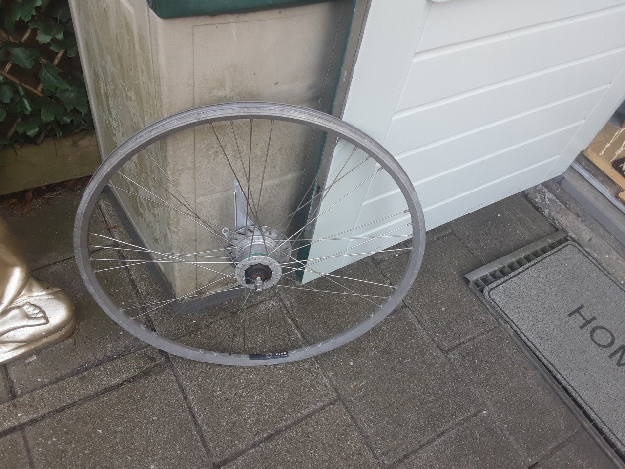 28 inch shimano voorwiel, naafdynamo, rollerbrake rem