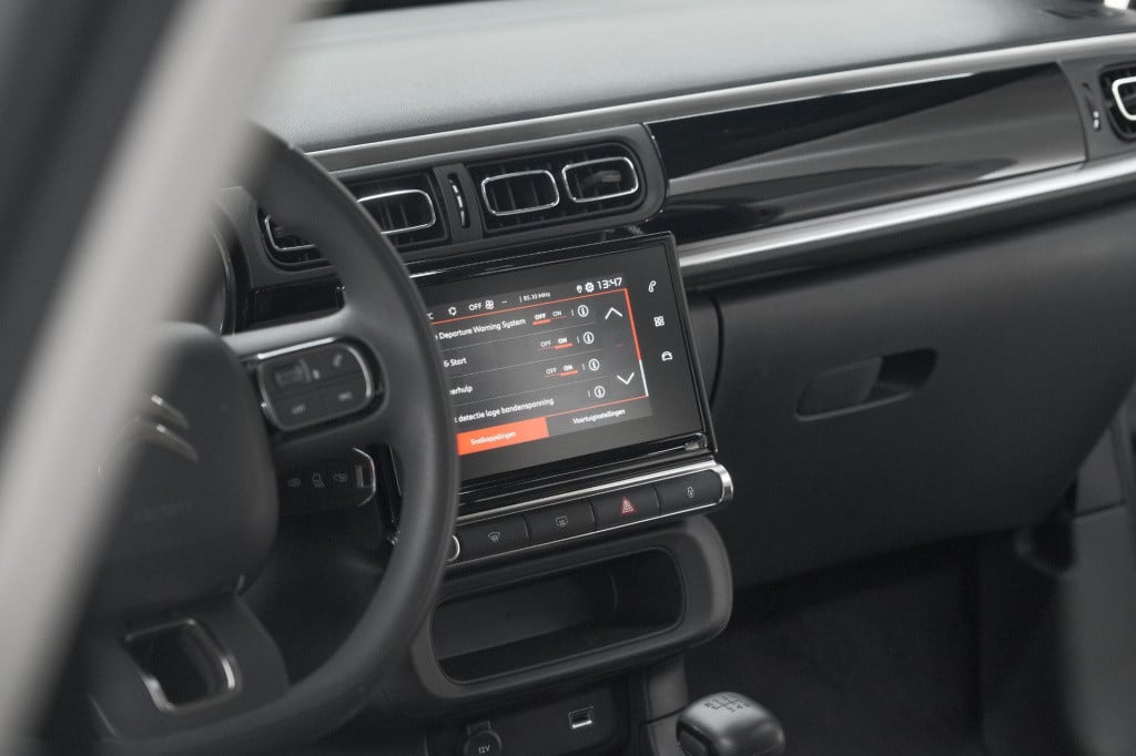 Citroen C3 puretech 110 max | parkeersensoren | apple carplay | climate con