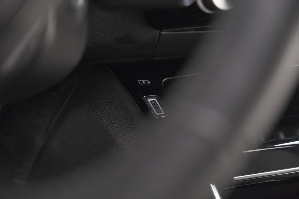 Peugeot 2008 puretech 100 allure | apple carplay | parkeersensoren | climat