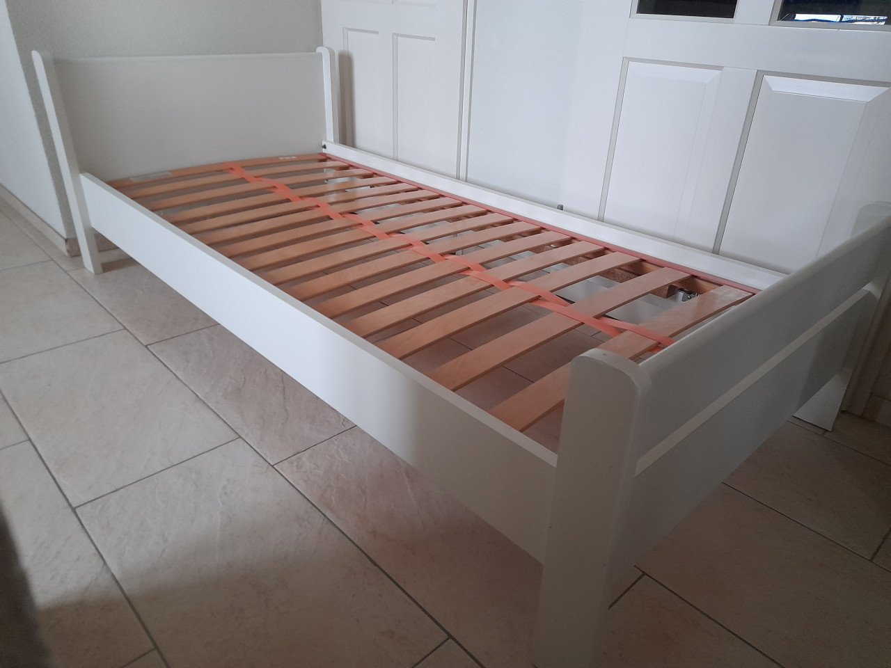 1 Persoons bed 90 x 200 (in goede staat )