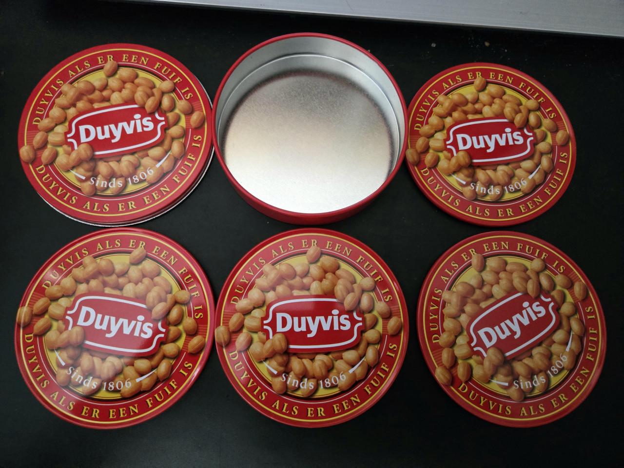 Vintage Duyvis blikje met 4 onderzetters . Ø 9.5 cm