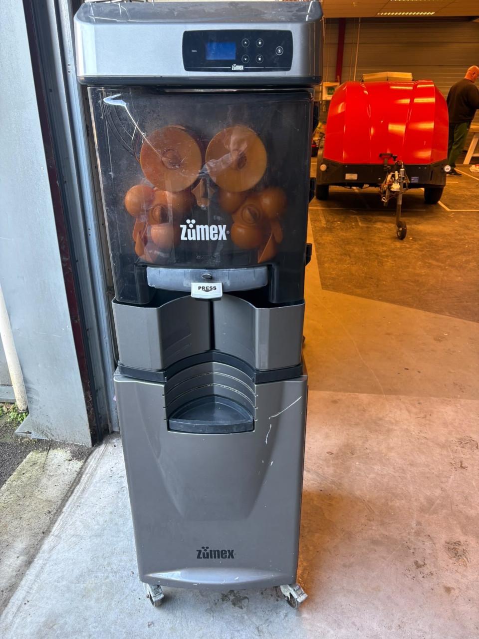 Zumex Versatile Pro Graphite Juicer
