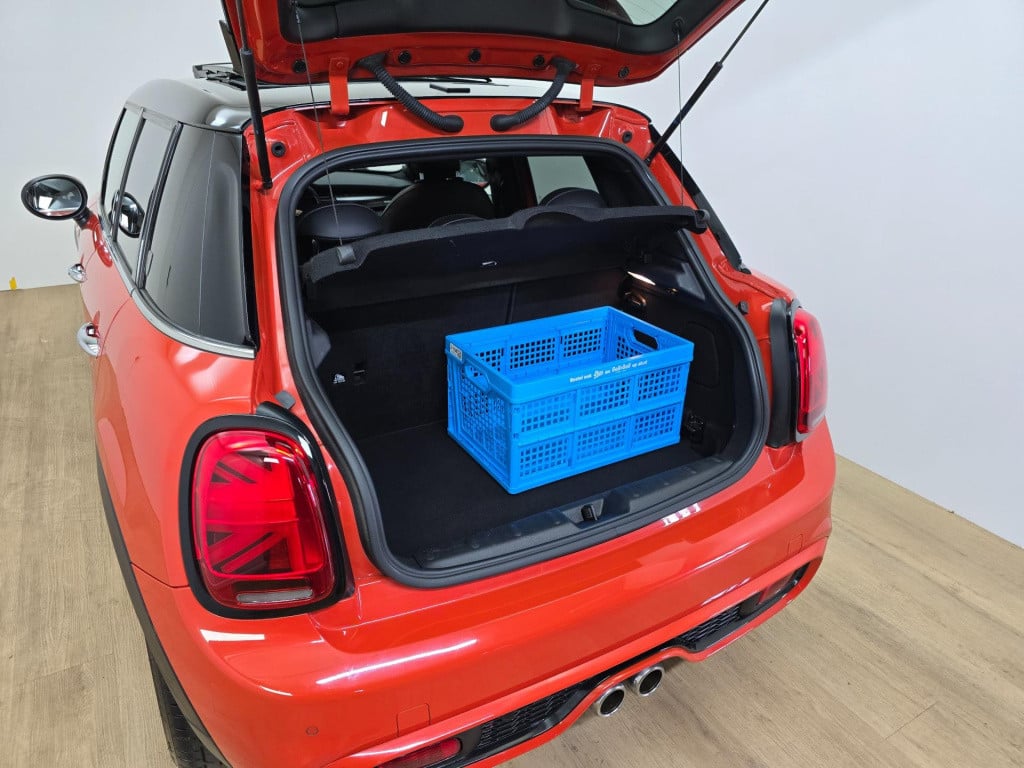 Mini Cooper mini occasion 2.0 automaat | 5 deurs en maar 1 van in nl | twee