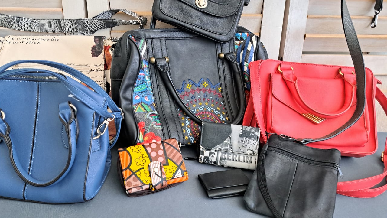 Mooie kleurrijke tassen, z.g.a.n.