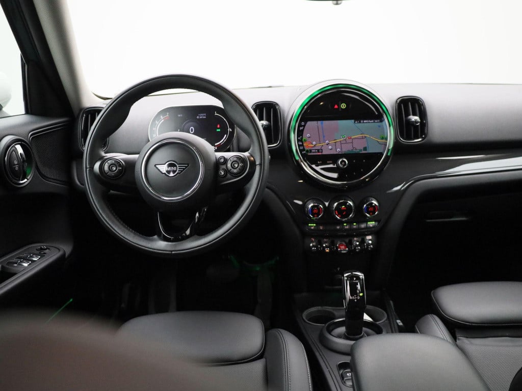 Mini Countryman 1.5 cooper business edition | automaat | lage km stand | ac
