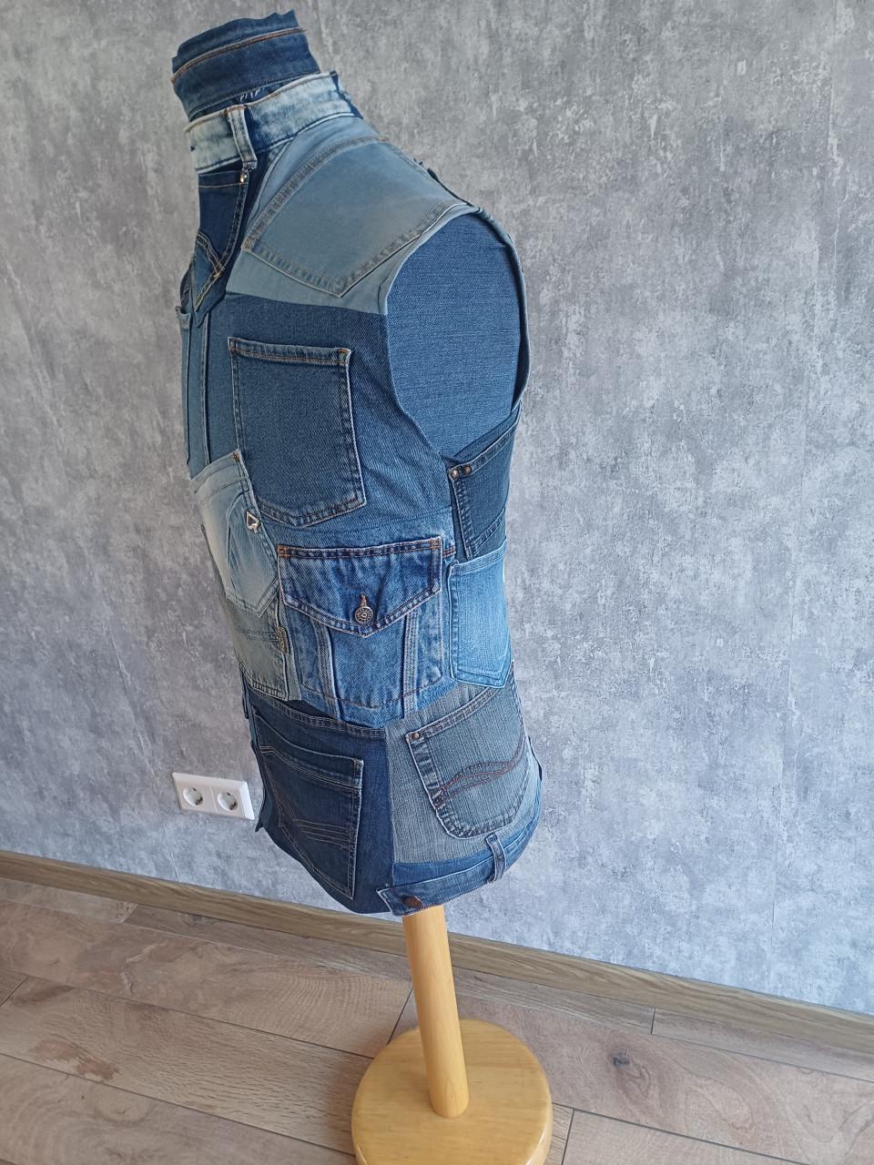 Torso in spijkerbroek