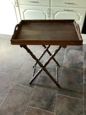 Ouderwetse theetray (dienblad op voet)