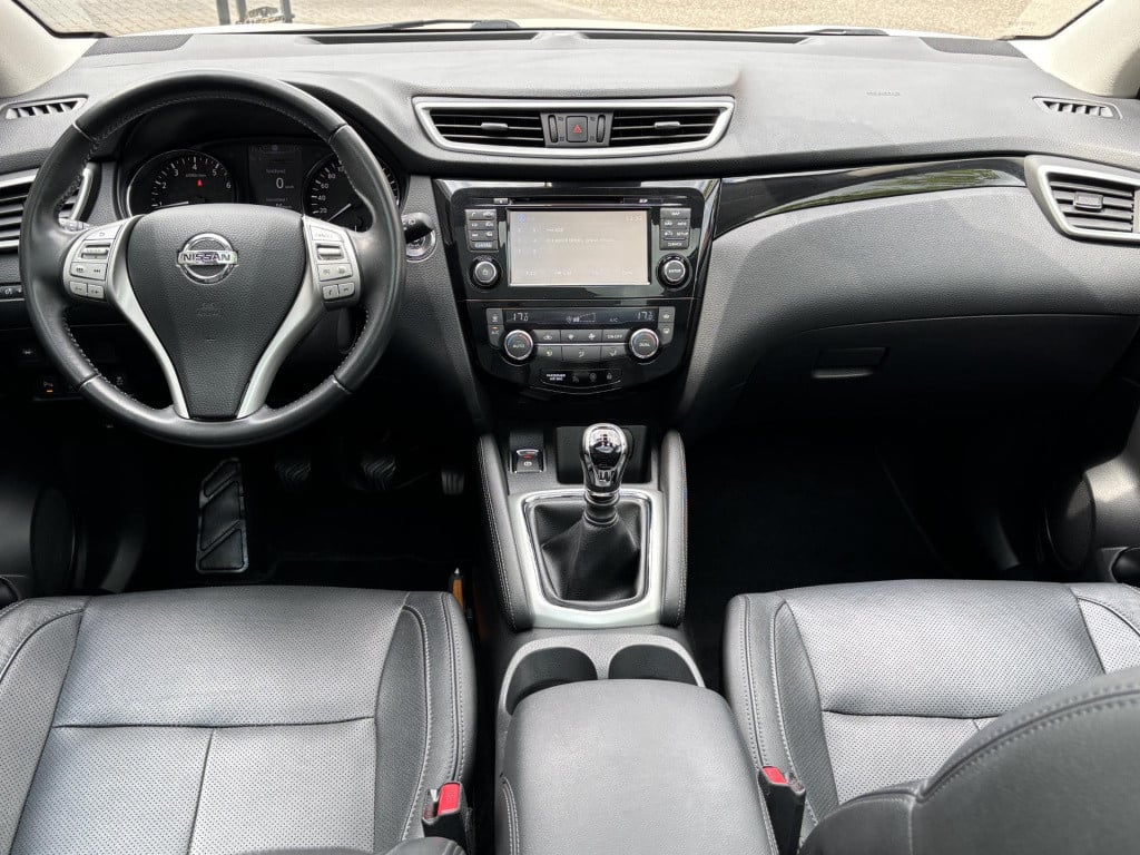 Nissan Qashqai 1.6 tekna | panoramadak | leder | stoelverwarming | navigati