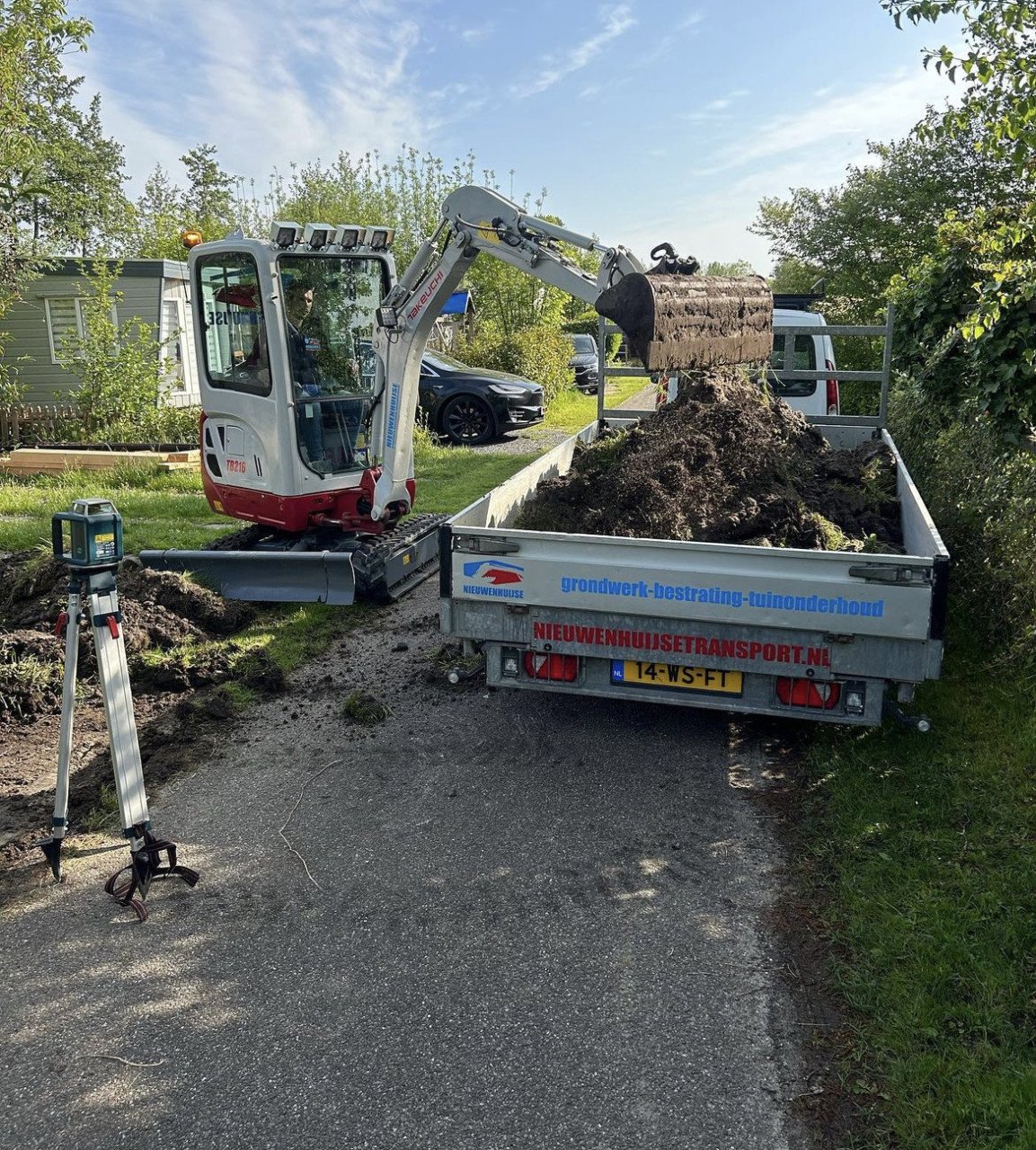 Graafwerk | Tuin afgraven | minigraver met machinist