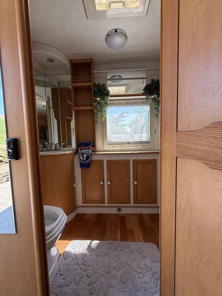 Zeer luxe Elddis crusador hurricane 2004 met lichte hagelschade