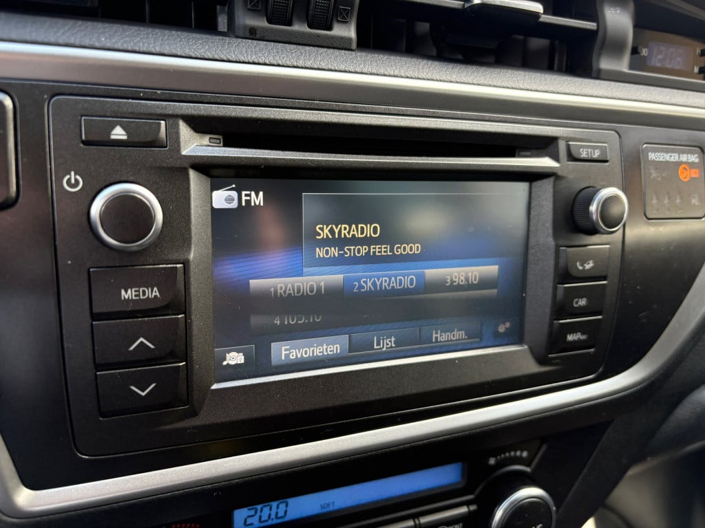 Toyota Auris touring sports 1.8 hybrid lease top 5 editie