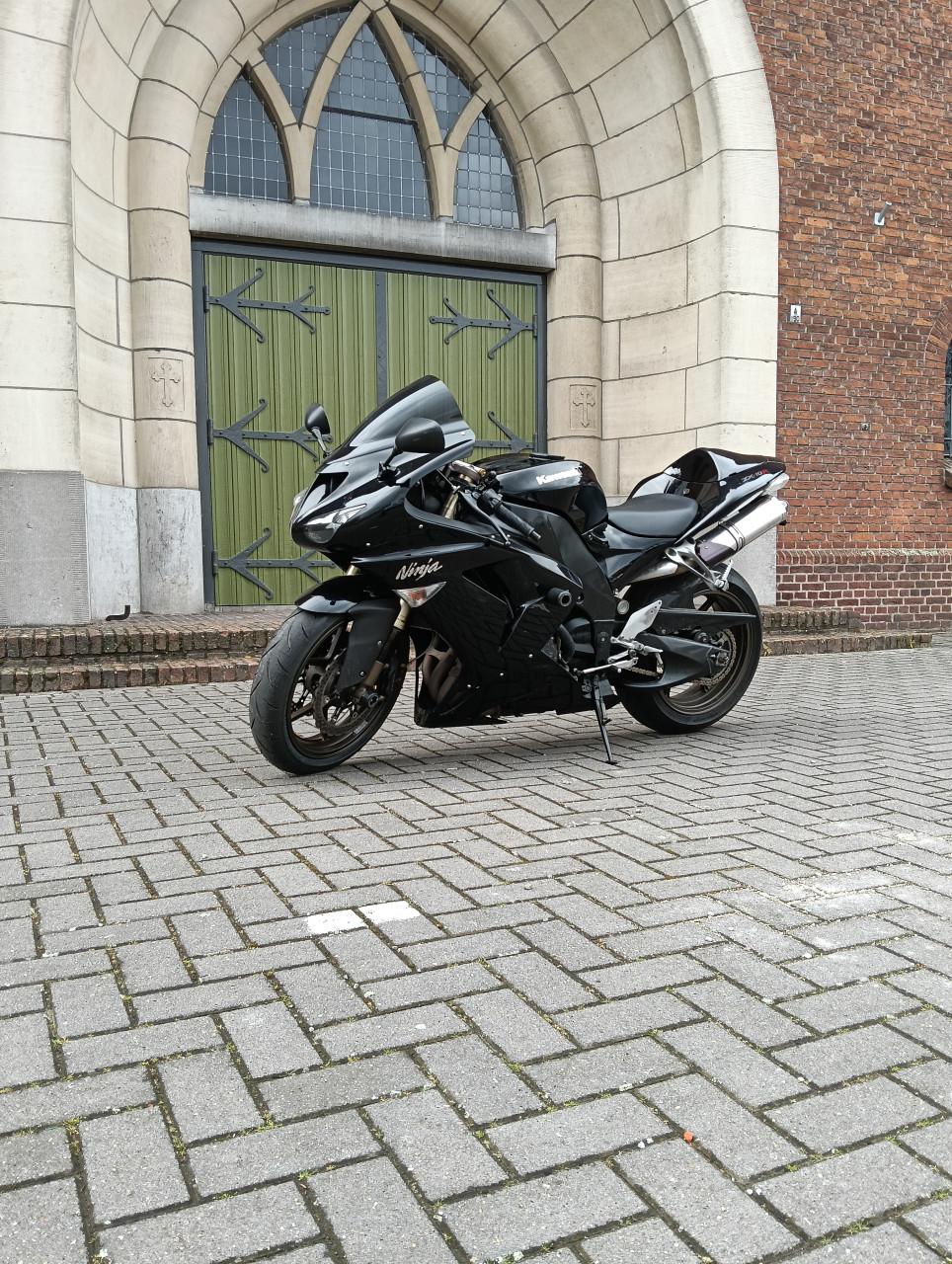 Te koop aangeboden, goed onderhouden Kawasaki zx10r 174pk