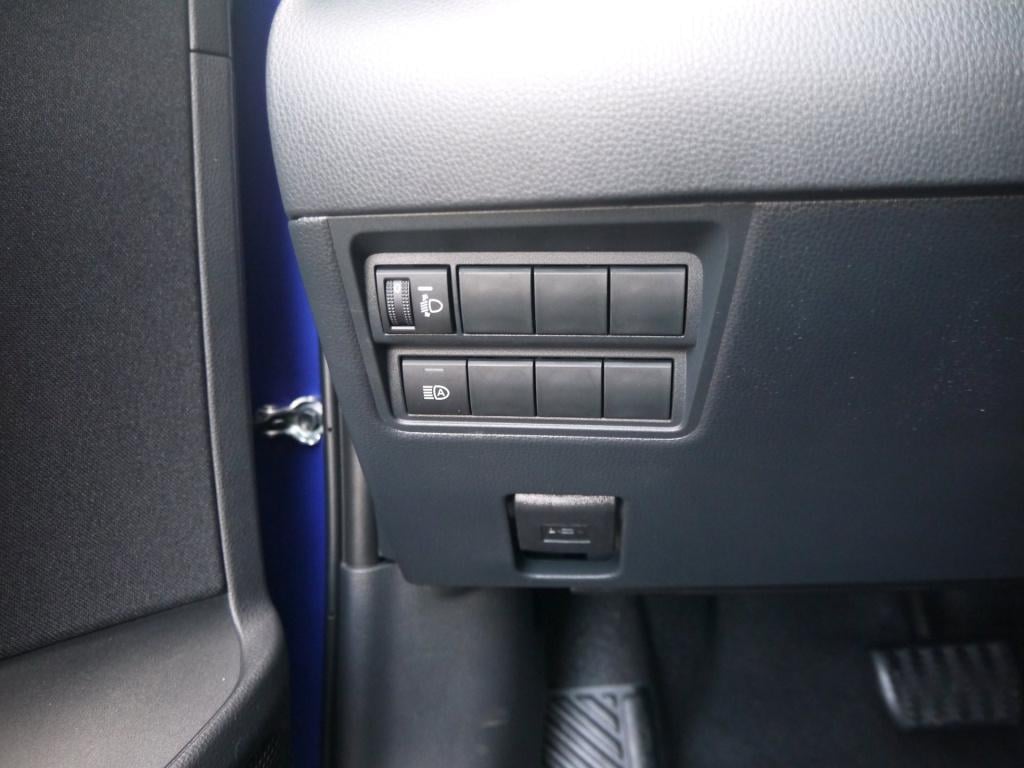 Mazda 2 Hybrid 1.5 centre-line