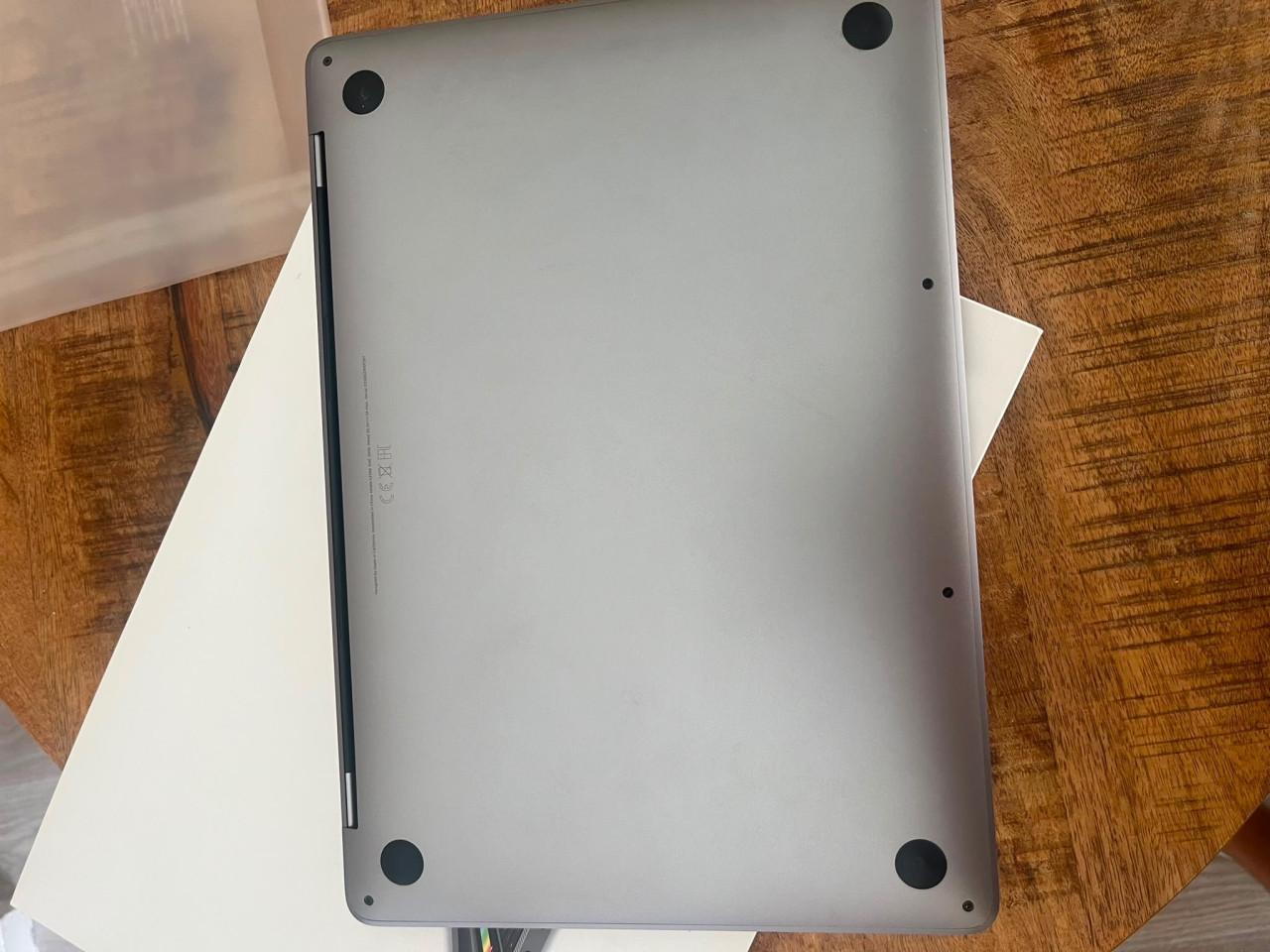 MacBook Pro 13” 2020 | i5 | 8GB | 256GB | Touch Bar