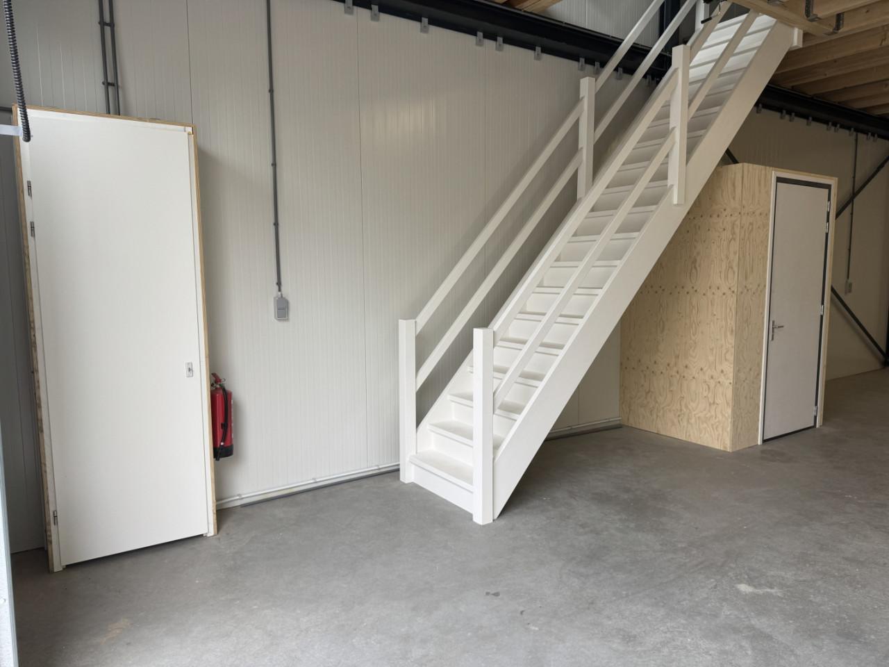 Actie! TE HUUR | bedrijfsunit, Van Doornestraat 9b te Goes