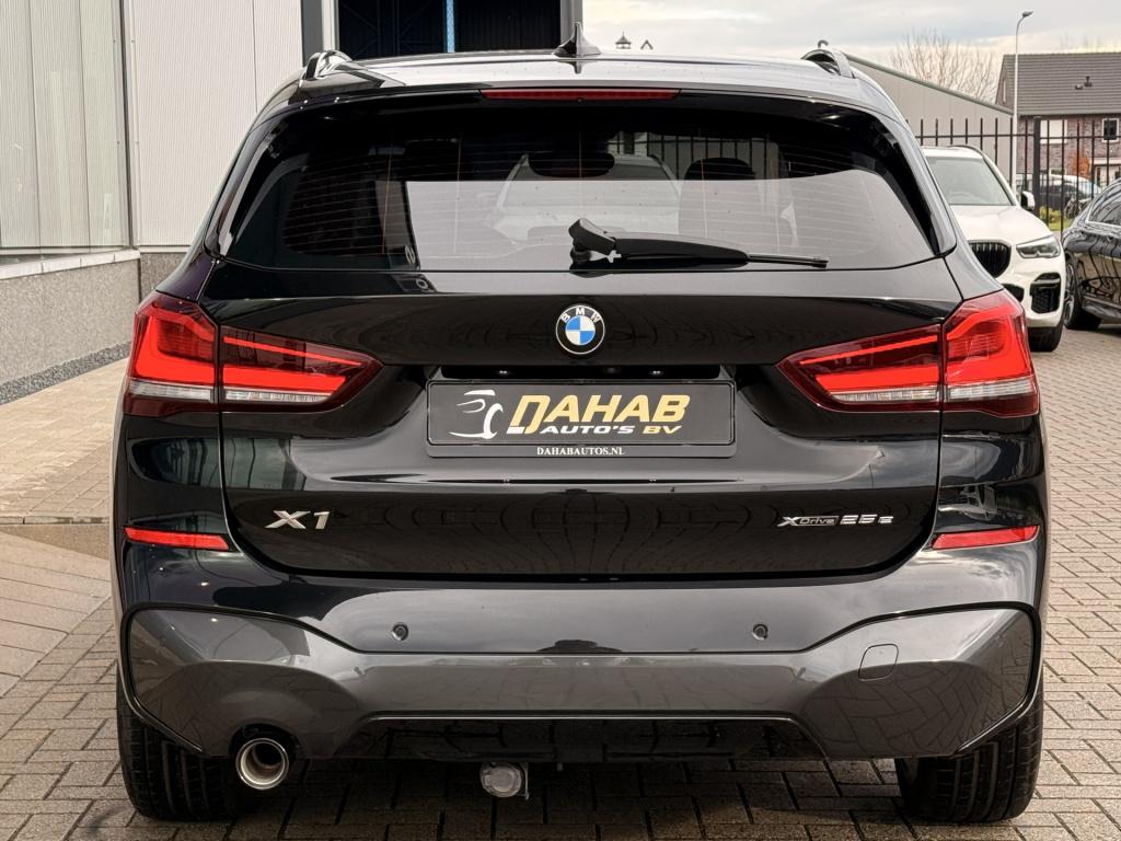 BMW X1 xdrive25e high executive m-sport | led | afn trekhaak | stoelverwarm