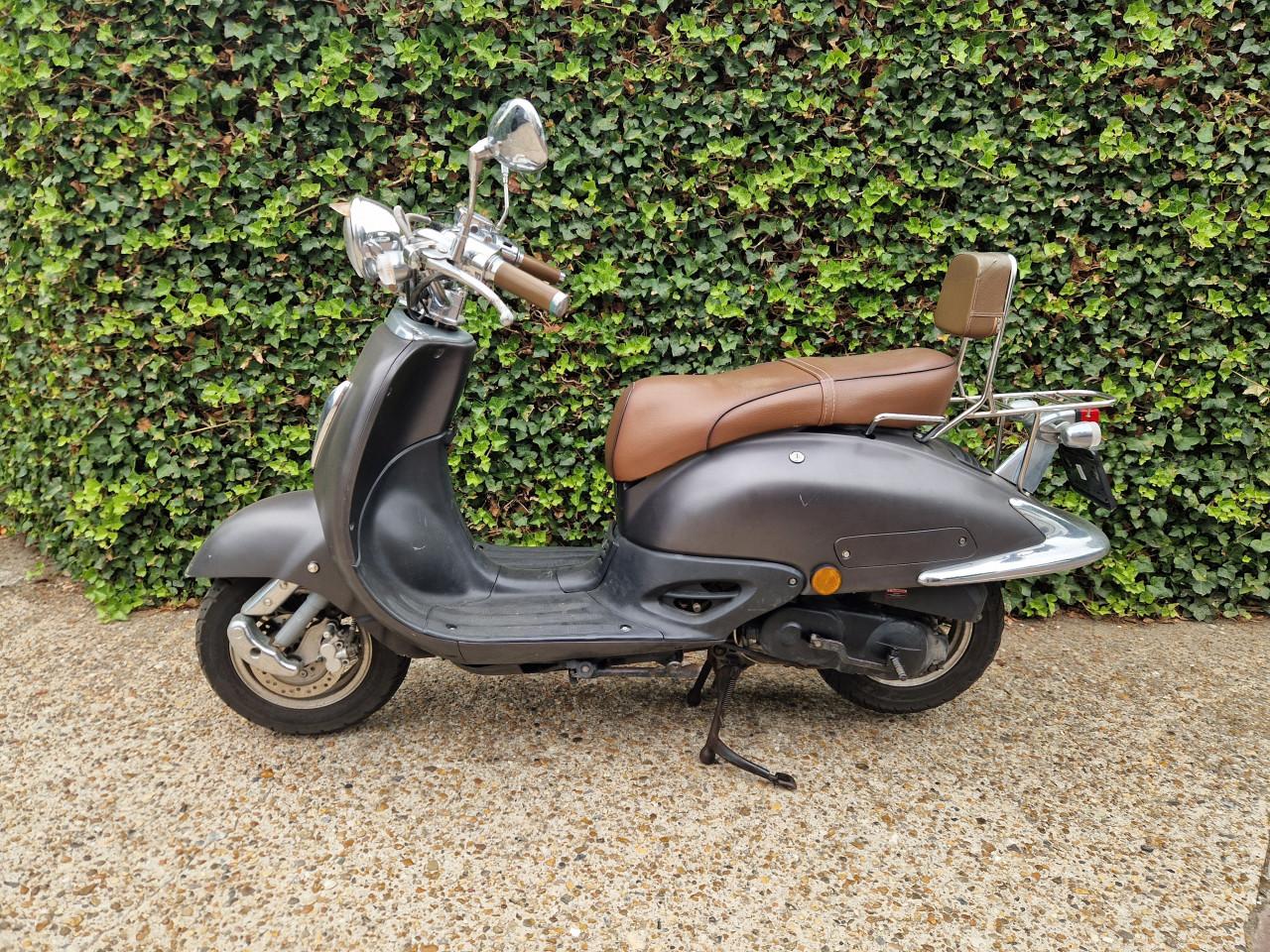 Leuke retro scooter