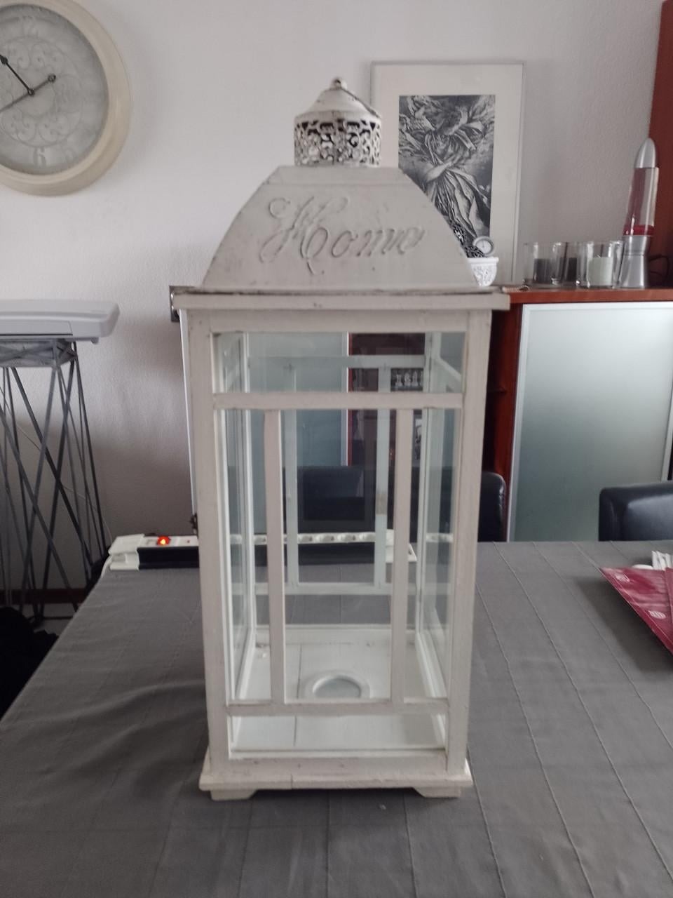 Groot windlicht in witte kalkverf-landelijke stijl