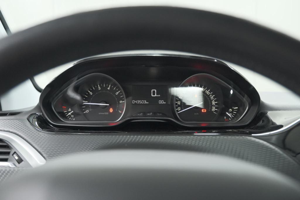 Peugeot 2008 puretech 82 active | lage km | trekhaak | navigatie | parkeers