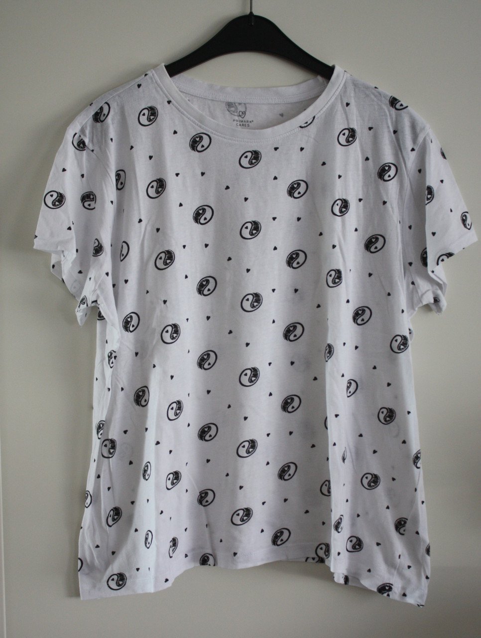 Wit  shirt met yin/ jang en hartjes  print maat xl-46-48