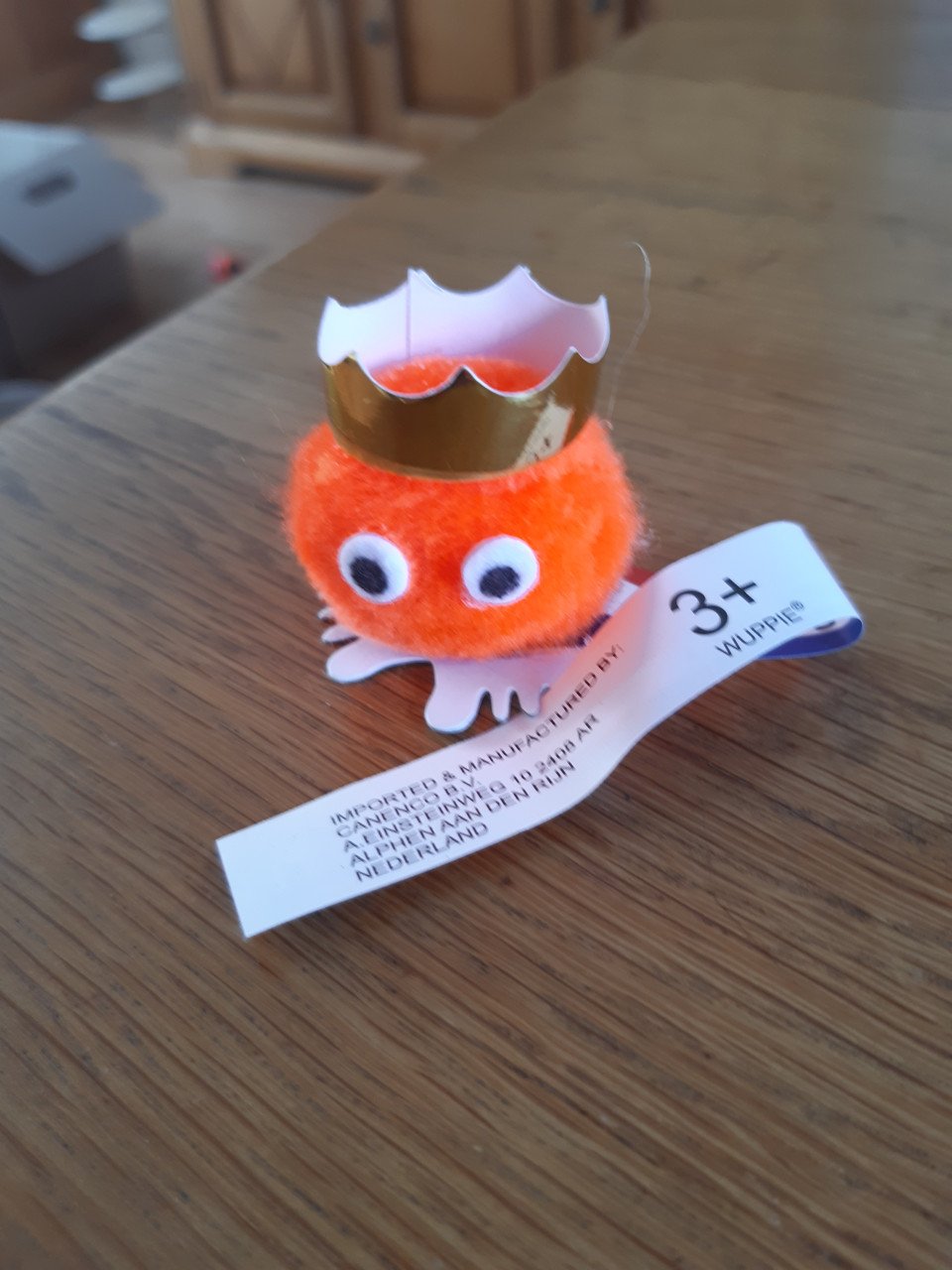 Oranje wuppie met kroontje 2 stuks voor 5,00