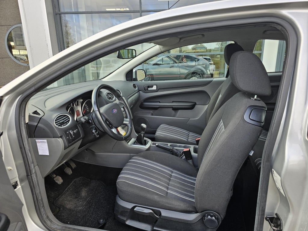 Ford Focus 1.6 trend airco,trekhaak. van eerste eigenaar!