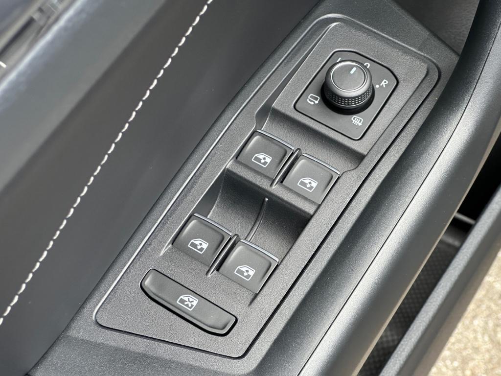 Volkswagen T-roc 1.5 tsi 150pk dsg style carplay | camera | keyless | elek.