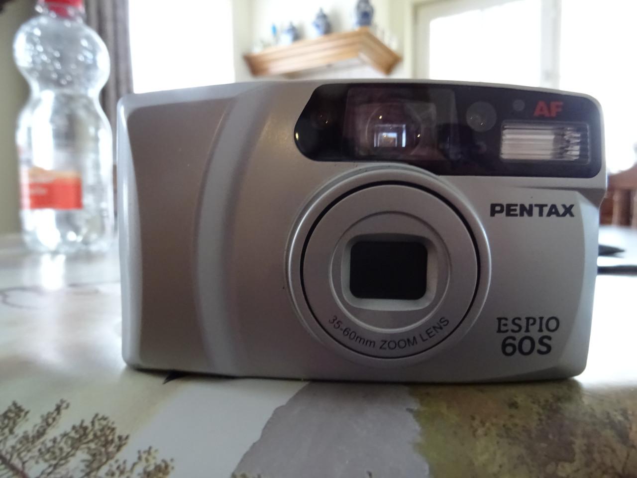 Te koop nog bijna nieuw oud  foto toestel voor film rol met batterijen.