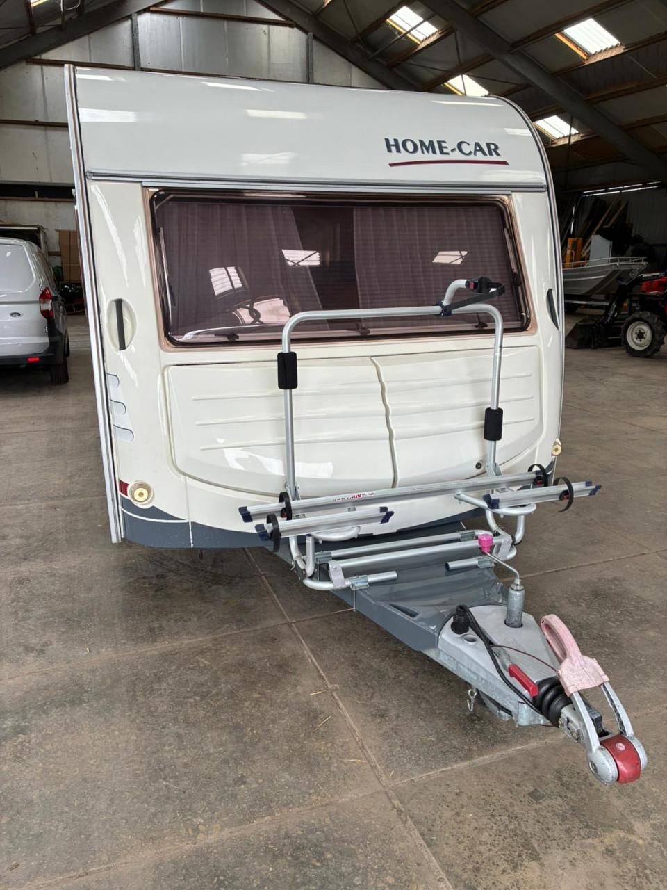 Zeer nette Home Car caravan met voortent, luifel en slaapcabine