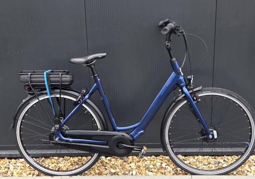 Sportieve Giant Ease-E+ 2  400Wh met lage instap 56cm