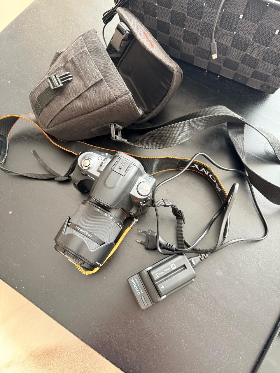 Sony Alpha 350 DSLR Camera met Tas en Accessoires