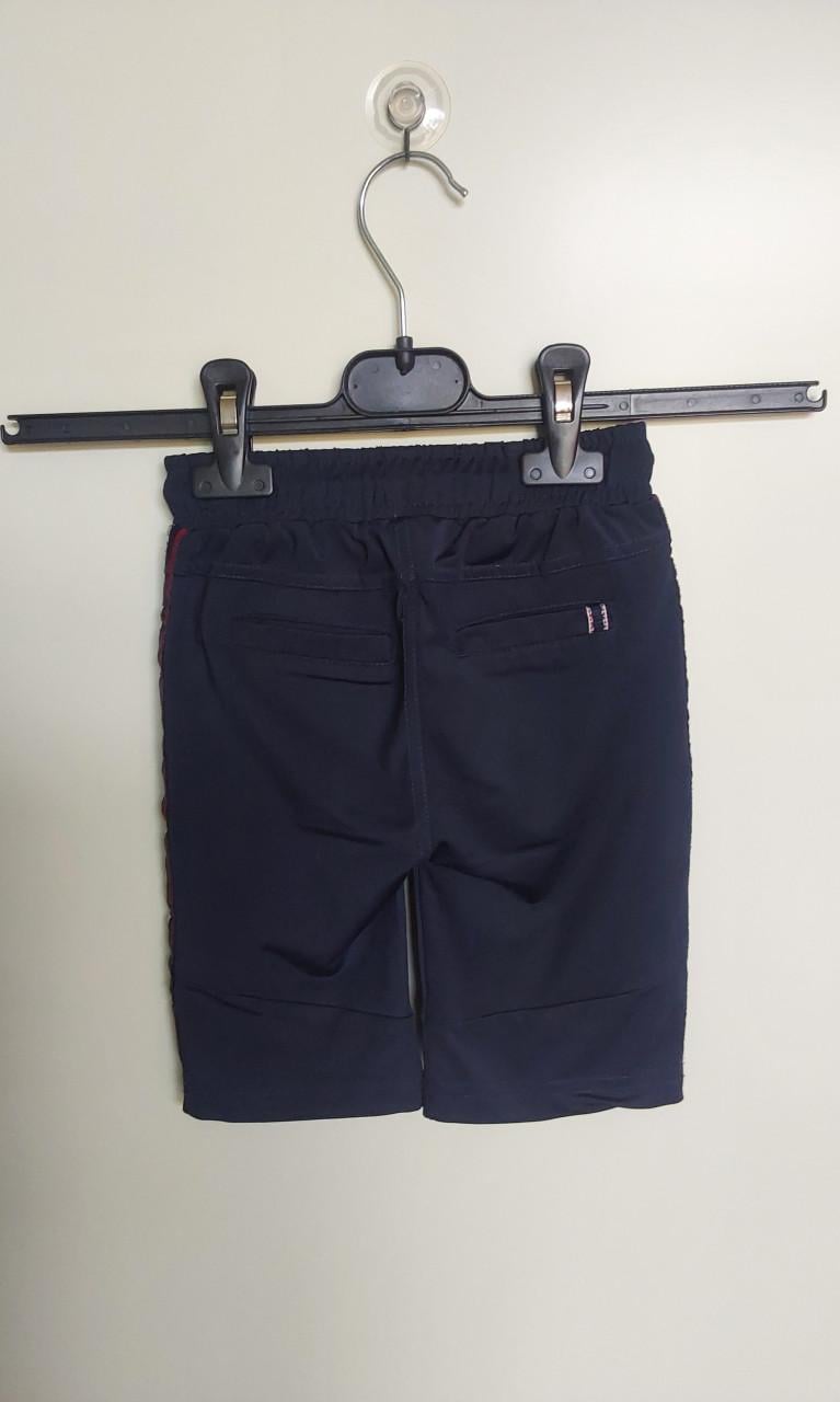 Donkerblauwe korte broek van het merk Quapi boys in maat 92.