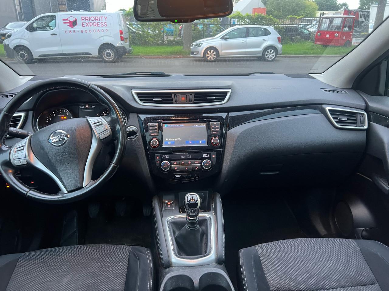 Nissan Qashqai 1.2Premier Edition Pano/Camera