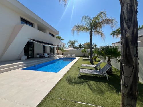 Te huur moderne vakantievilla spanje