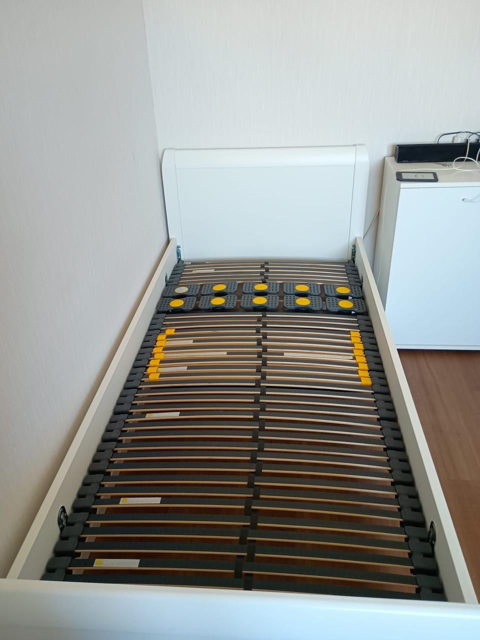 Stevig een persoons bed