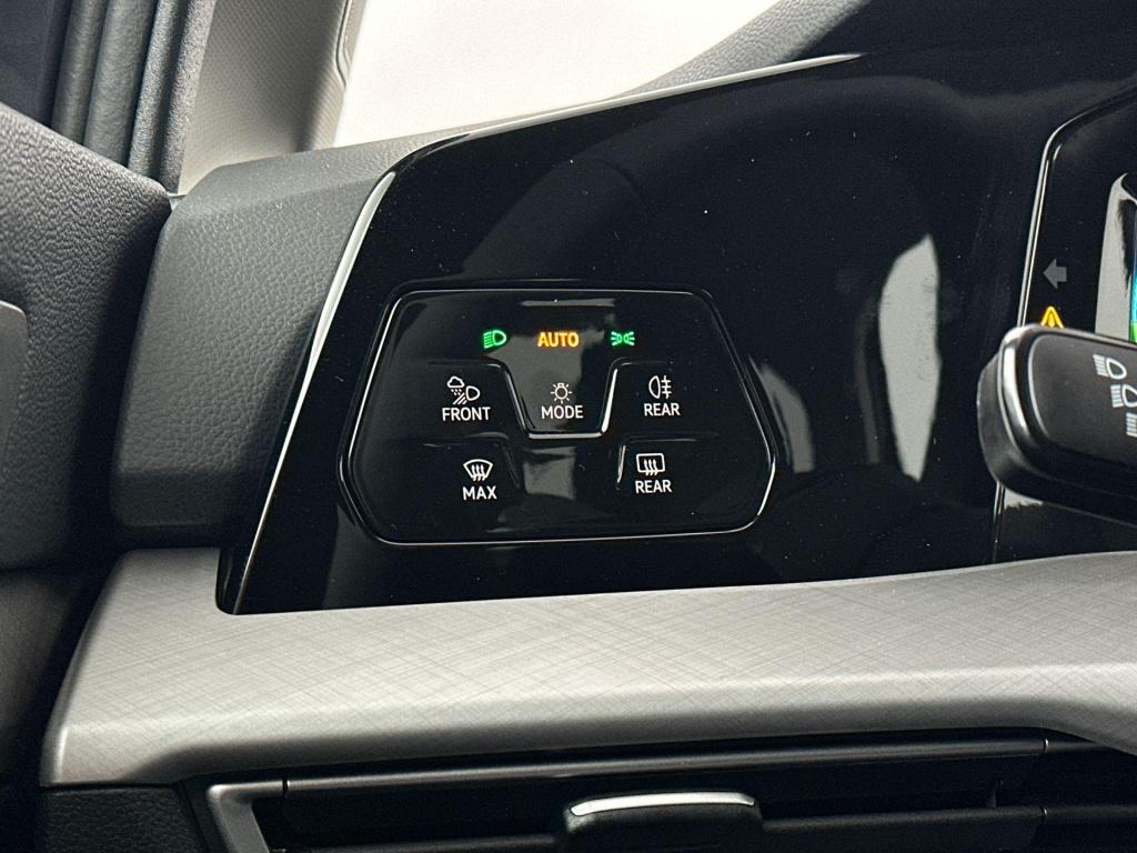 Volkswagen Golf life edition plug in hybride 204 pk