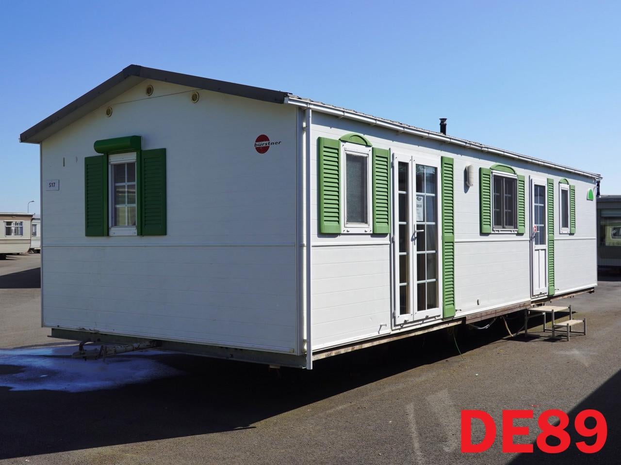 Keurig Bürstner chalet met 2 slaapkamers dubbel glas en middenkamer te koop