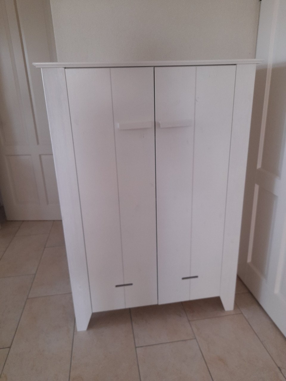 Prachtige stevige massief houten kast 100 x 37 x 142H (in goede staat )
