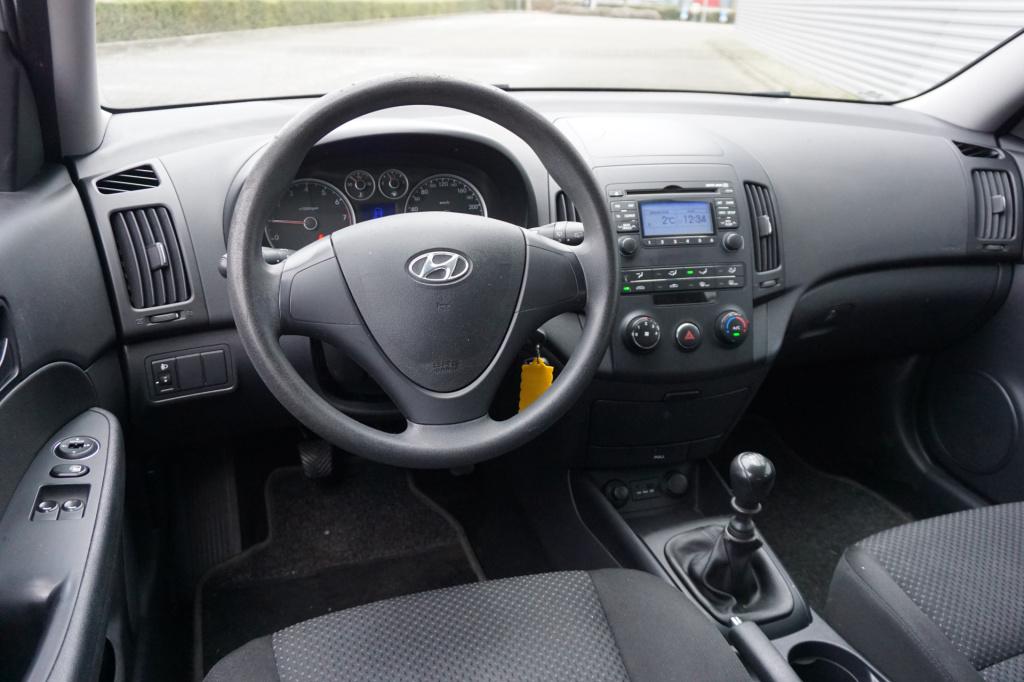Hyundai I 30 1.4i active cool airco / elektr. ramen / nieuwe apk!