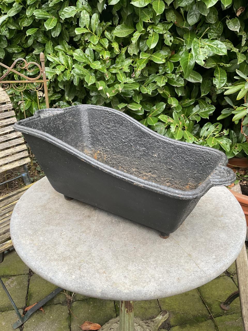 Gietijzeren kolenbak