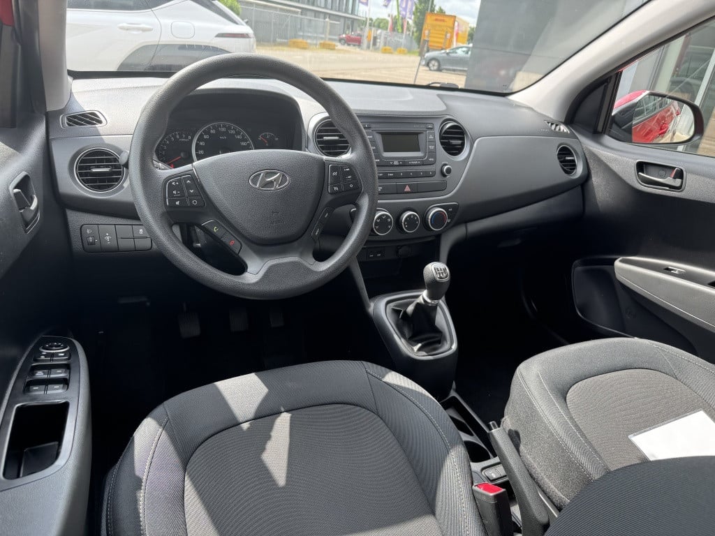 Hyundai I 10 1.0i comfort | trekhaak 13p. | cruise control | airco | blueto