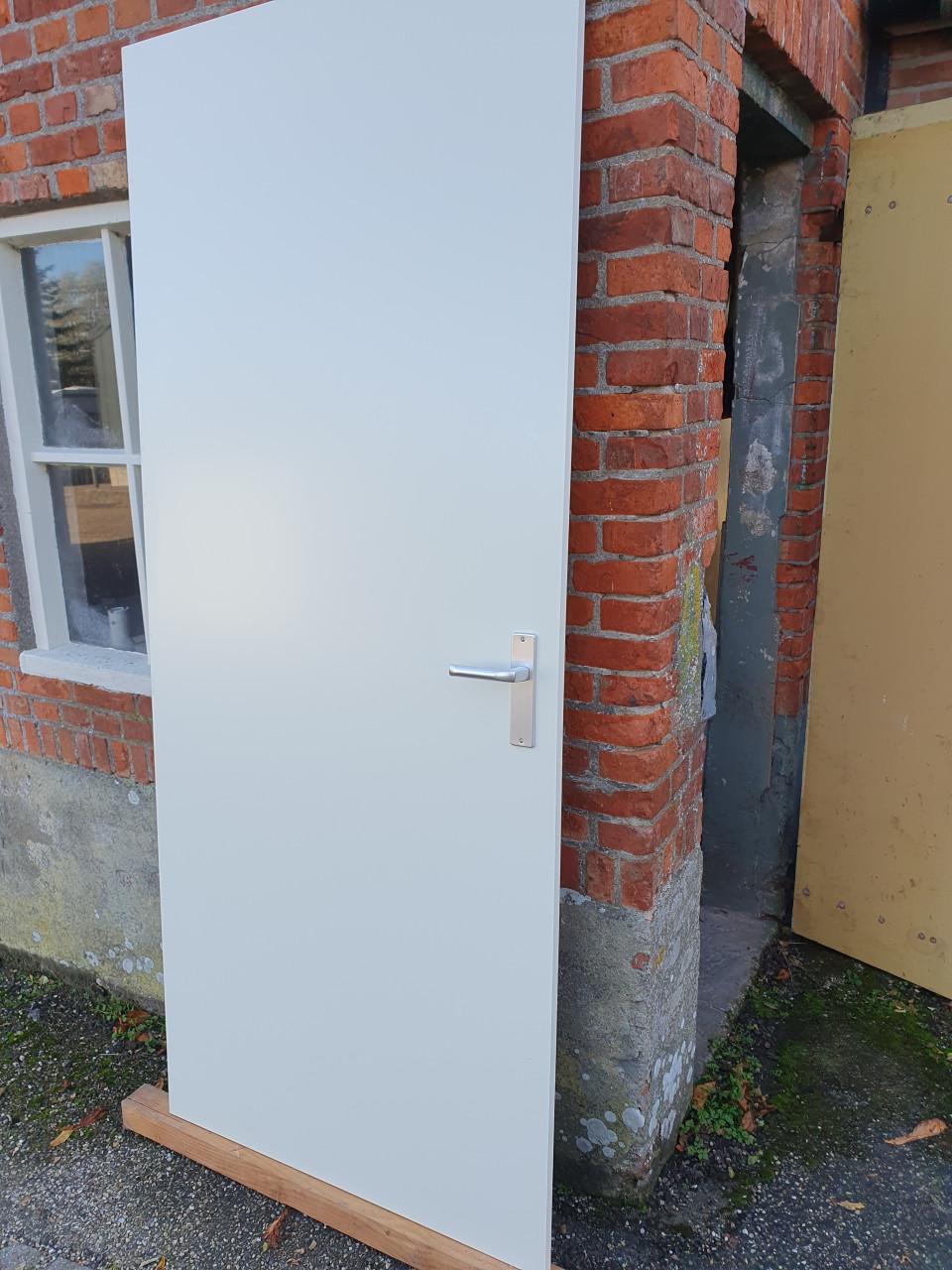 3 stuks binnendeuren, 1 x linksdraaiend en 2 x rechtsdraaiend