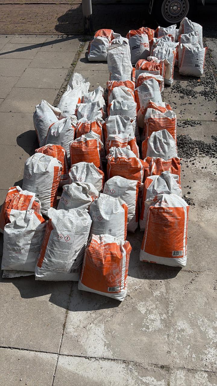 GRATIS basalt split. ruim 40 zakken á 14kg